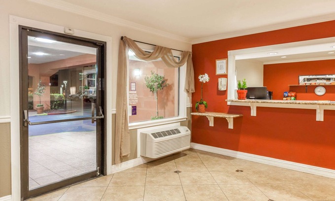 West Park Community Hotel | Super 8 by Wyndham Bakersfield/Central