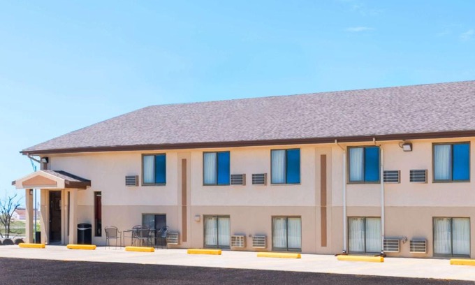 Bowman Hotel | Super 8 by Wyndham Bowman