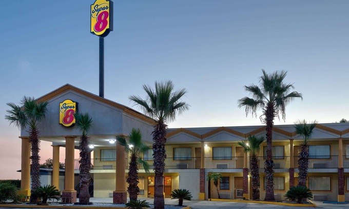 Breaux Bridge Hotel | Super 8 by Wyndham Breaux Bridge