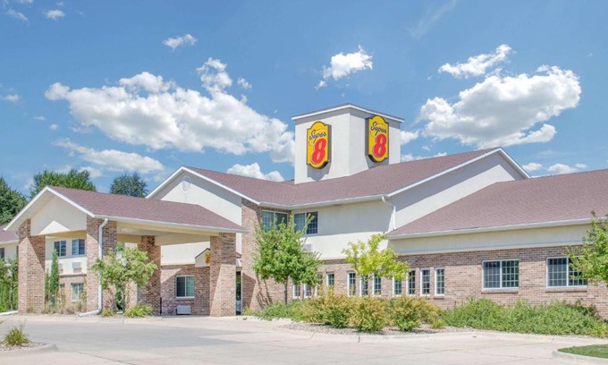 Cedar Falls Hotel | Super 8 by Wyndham Cedar Falls