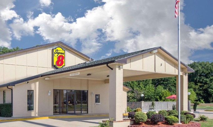 Clarksville Hotel | Super 8 by Wyndham Clarksville AR