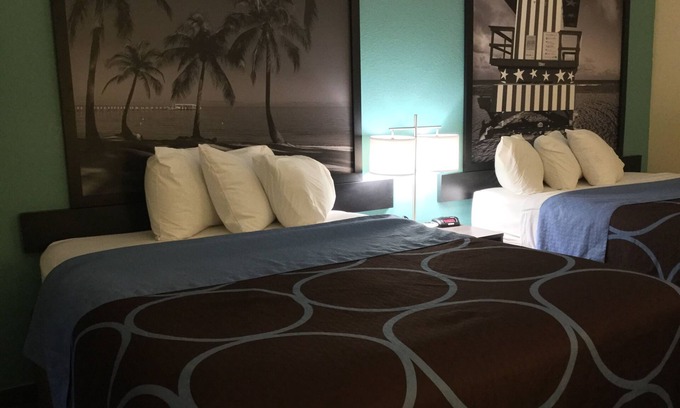 Clearwater Hotel | Super 8 by Wyndham Clearwater/St. Petersburg Airport