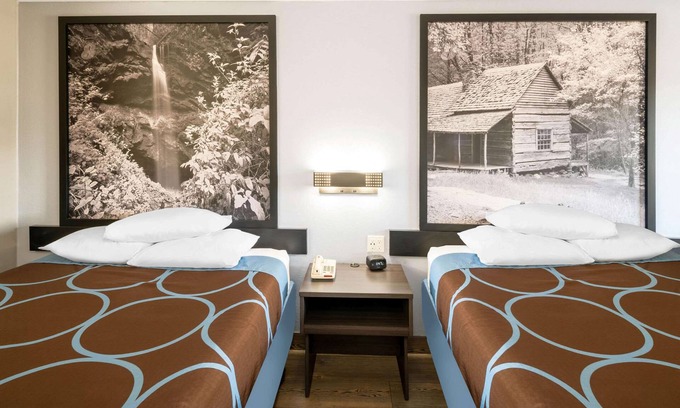 Cleveland Hotel | Super 8 by Wyndham Cleveland