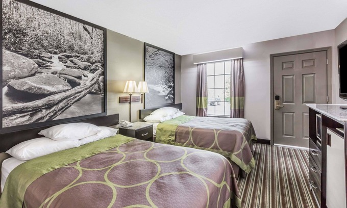 Clinton Hotel | Super 8 by Wyndham Clinton