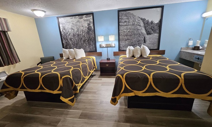 Clinton Hotel | Super 8 by Wyndham Clinton