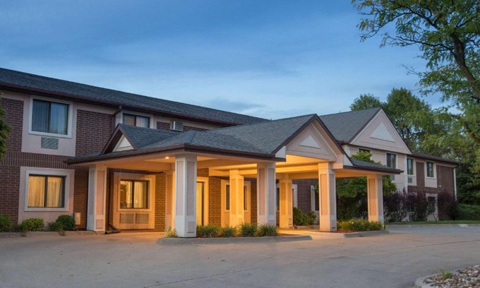 Clive Hotel | Super 8 by Wyndham Clive IA