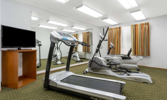 Cloverdale Hotel | Super 8 by Wyndham Cloverdale Wine Country