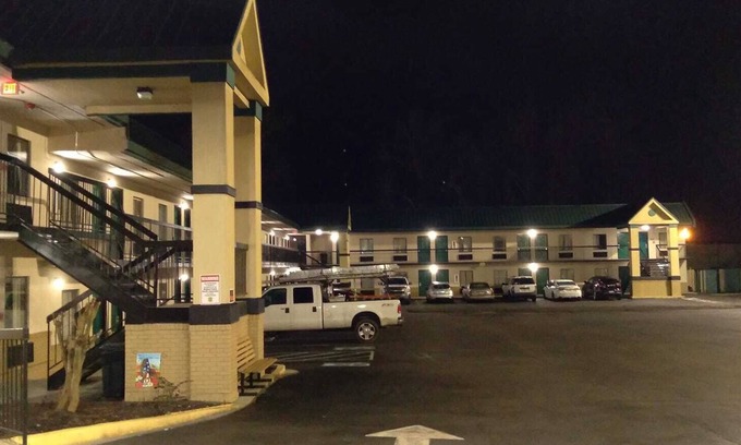 State Park Hotel | Super 8 by Wyndham Columbia