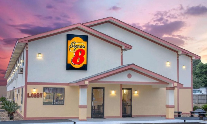 Douglas Hotel | Super 8 by Wyndham Douglas