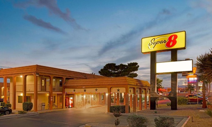 Biggs Field Hotel | Super 8 by Wyndham El Paso Airport