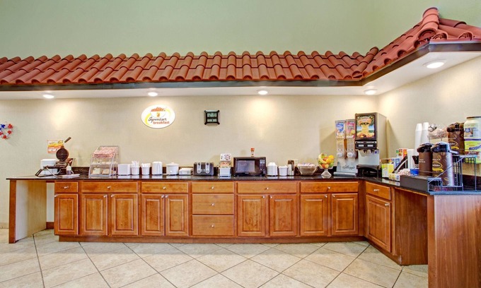 Forrest City Hotel | Super 8 by Wyndham Forrest City AR