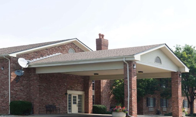 Greenfield Hotel | Super 8 by Wyndham Greenfield