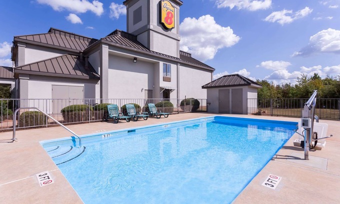 Greer Hotel | Super 8 by Wyndham Greer/Spartanburg Area