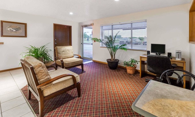 Ionia Hotel | Super 8 by Wyndham Ionia MI