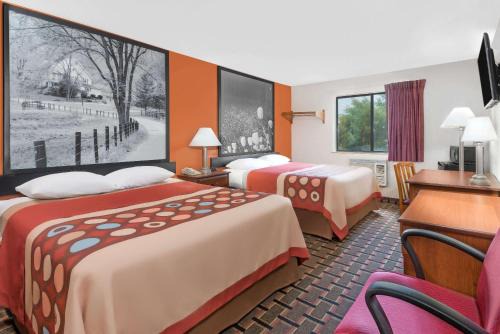 Kent Hotel | Super 8 by Wyndham Kent/Akron Area