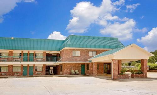 Kosciusko Hotel | Super 8 by Wyndham Kosciusko