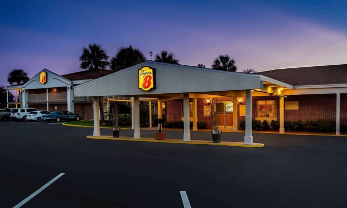 Lake City Hotel | Super 8 by Wyndham Lake City