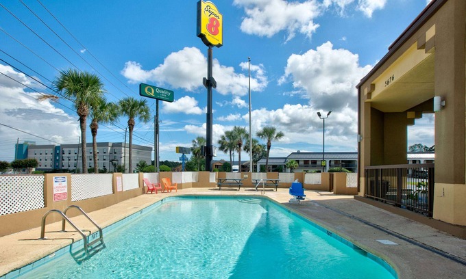 Tillmans Corner Hotel | Super 8 by Wyndham Mobile/Tillmans Corner