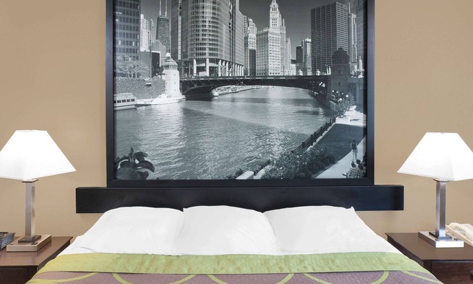 Morton Grove Hotel | Super 8 by Wyndham Morton Grove/Chicago