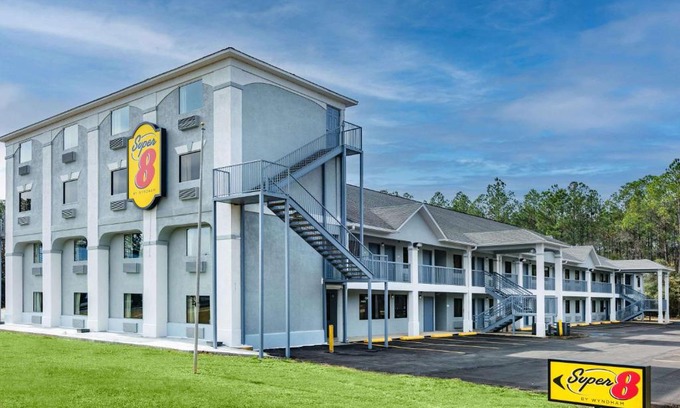 Kreole Hotel | Super 8 by Wyndham Moss Point
