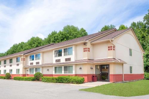 Oneonta Hotel | Super 8 by Wyndham Oneonta/Cooperstown