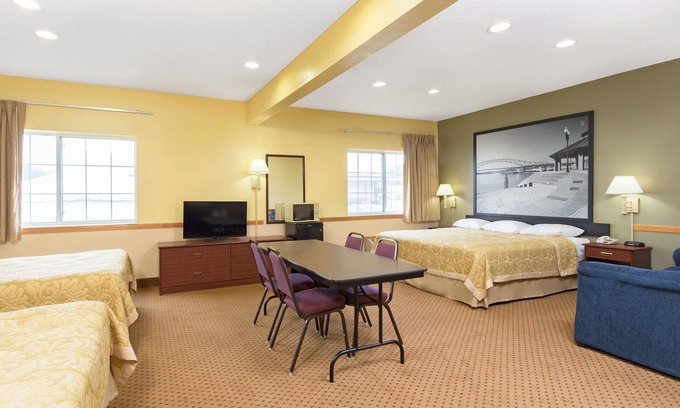 Osage Hotel | Super 8 by Wyndham Osage