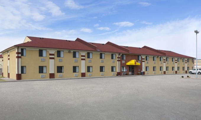 Park City Hotel | Super 8 by Wyndham Park City/North Wichita Area