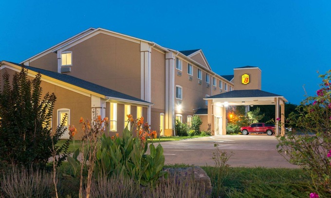 Perry Hotel | Super 8 by Wyndham Perry