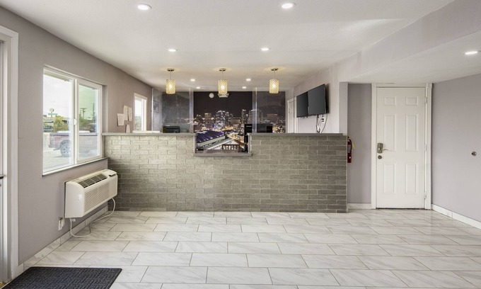 Alhambra Hotel | Super 8 by Wyndham Phoenix West