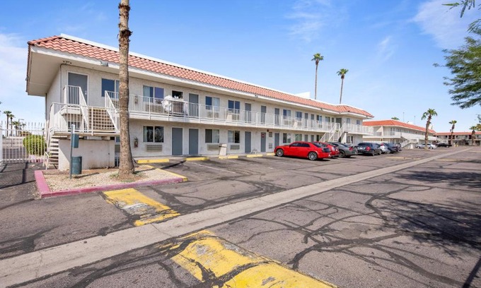 Alhambra Hotel | Super 8 by Wyndham Phoenix West