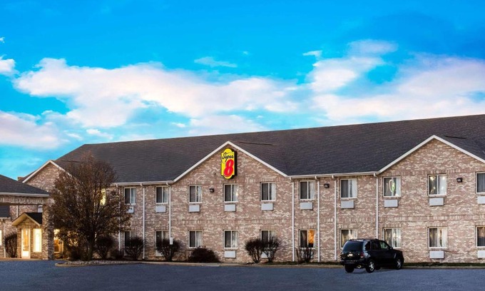 Remington Hotel | Super 8 by Wyndham Remington