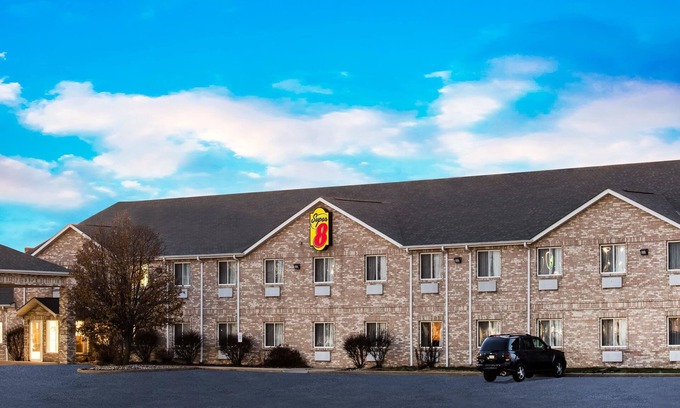 Remington Hotel | Super 8 by Wyndham Remington