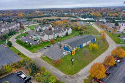 Rockford Hotel | Super 8 by Wyndham Rockford I-90 Casino District