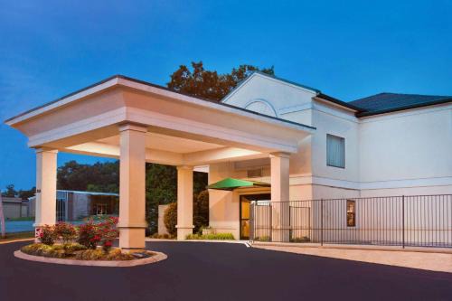 Fort Oglethorpe Hotel | Super 8 by Wyndham Ft. Oglethorpe GA/Chatt TN Area