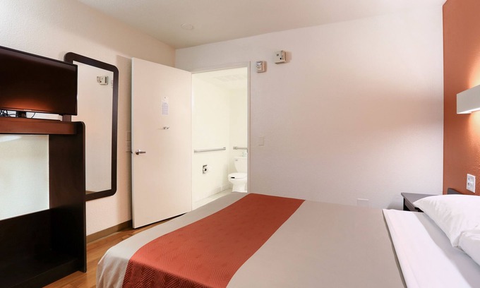 Walnut Creek Hotel | Super 8 by Wyndham Walnut Creek