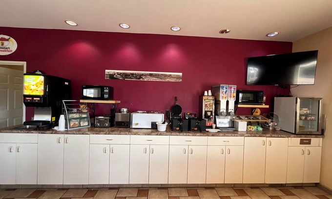 Wheatland Hotel | Super 8 by Wyndham Wheatland Wyoming