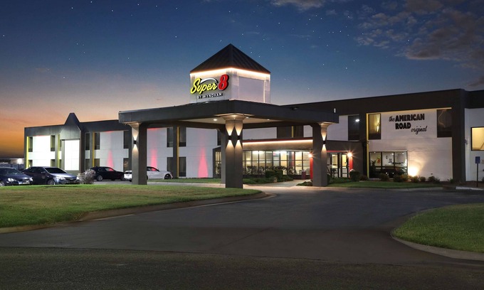 Wichita Hotel | Super 8 by Wyndham Wichita South