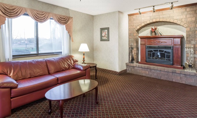 Woodstock Hotel | Super 8 by Wyndham Woodstock