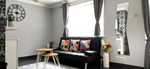 Luton House | Super Central Location-Station-Airport-Parking