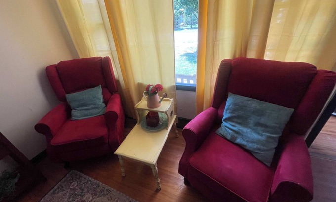 Wichita House | Super Comfy - 3BR - Darts/Poker Table - Coffee