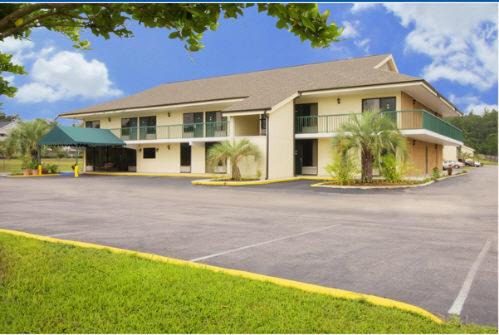 Tillmans Corner Hotel | Super Inn