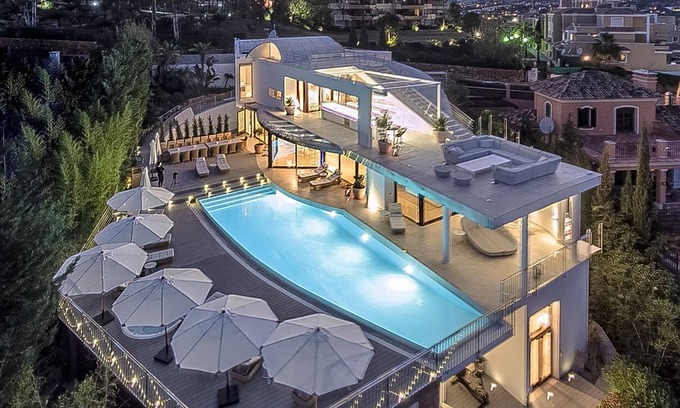 Nueva Andalucia Villa | Super modern villa with fantastic views