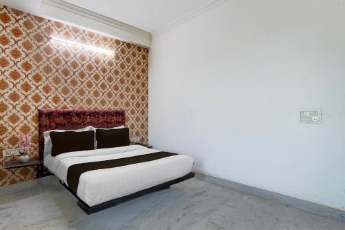 Ghaziabad Hotel | Super Townhouse Johri Enclave Metro Station Formerly Second Home