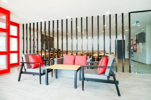 Auli Hotel | Super Townhouse Prithvi Resort Near Phoenix Palassio