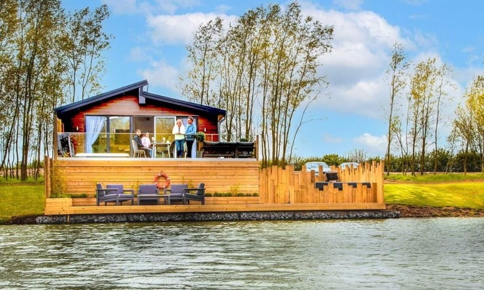 Laceby Ski Chalet | Superb bespoke lodge with two bedrooms sleeping up to four people.