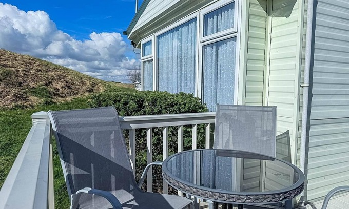 Walton on the Naze House | Superb caravan with decking and free WiFi at Naze Marine Park ref 17236C