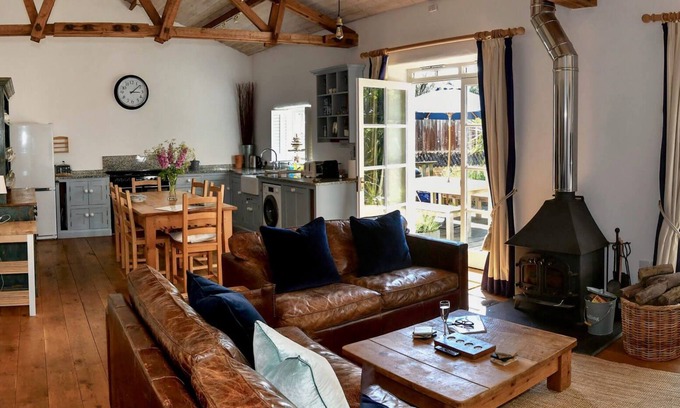 Ottery St Mary House | Superb detached Grade II listed barn conversion with private hot tub, close to coast