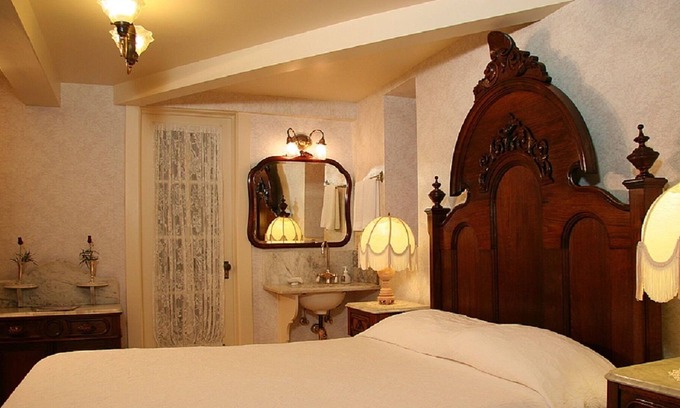 Pacific Grove Cabin | Superb ocean view/1860 5pc Renaissance Revival KINGBED set/rocker/settee/shower