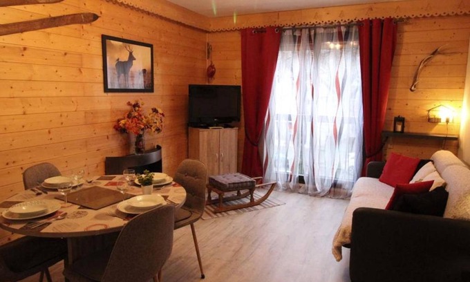 Bagneres-de-Luchon Apartment | Superbe 2 Pièces Tout Confort à Luchon - Parking, WIFI, Près Télécabine - FR-1-313-218