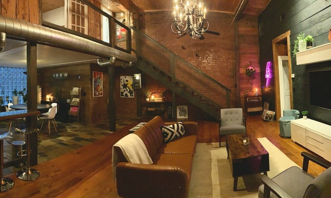 Eatonton House | Supercool 2-Bedroom Modern Rustic Loft in Downtown Eatonton, Near Lake Oconee